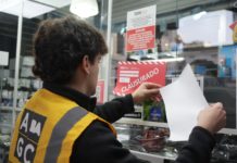 Tras el decreto de Jorge Macri, la Ciudad clausuró en Once una galería y 10 cuevas de celulares robados