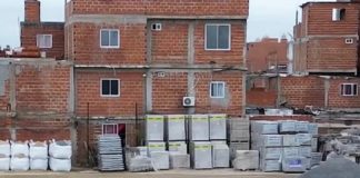 Para frenar la construcción en altura, la Ciudad clausuró dos corralones de materiales en la villa “La Carbonilla”