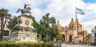 Luján y Córdoba lideran un boom de búsquedas de alojamiento de cara a la visita del Papa León XIV