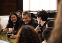 Massa escuchó a los jóvenes