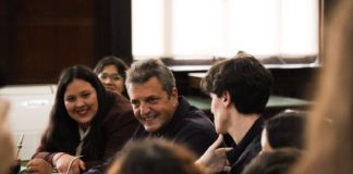 Massa escuchó a los jóvenes